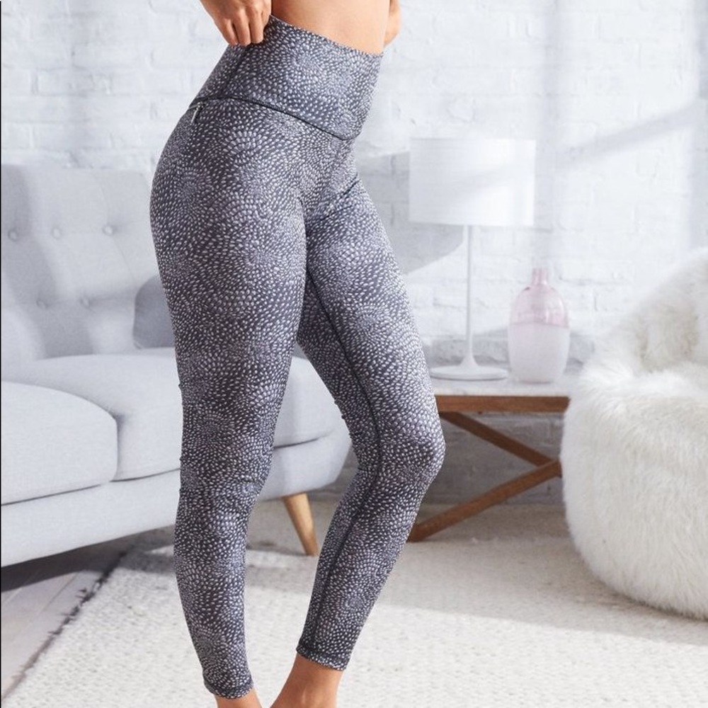NWT Aerie Play Zipper Pocket Legging